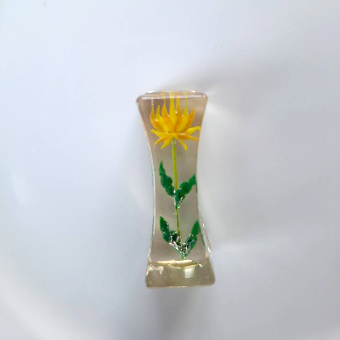 【秋の彩り】レジンに閉じ込めた菊の箸置き