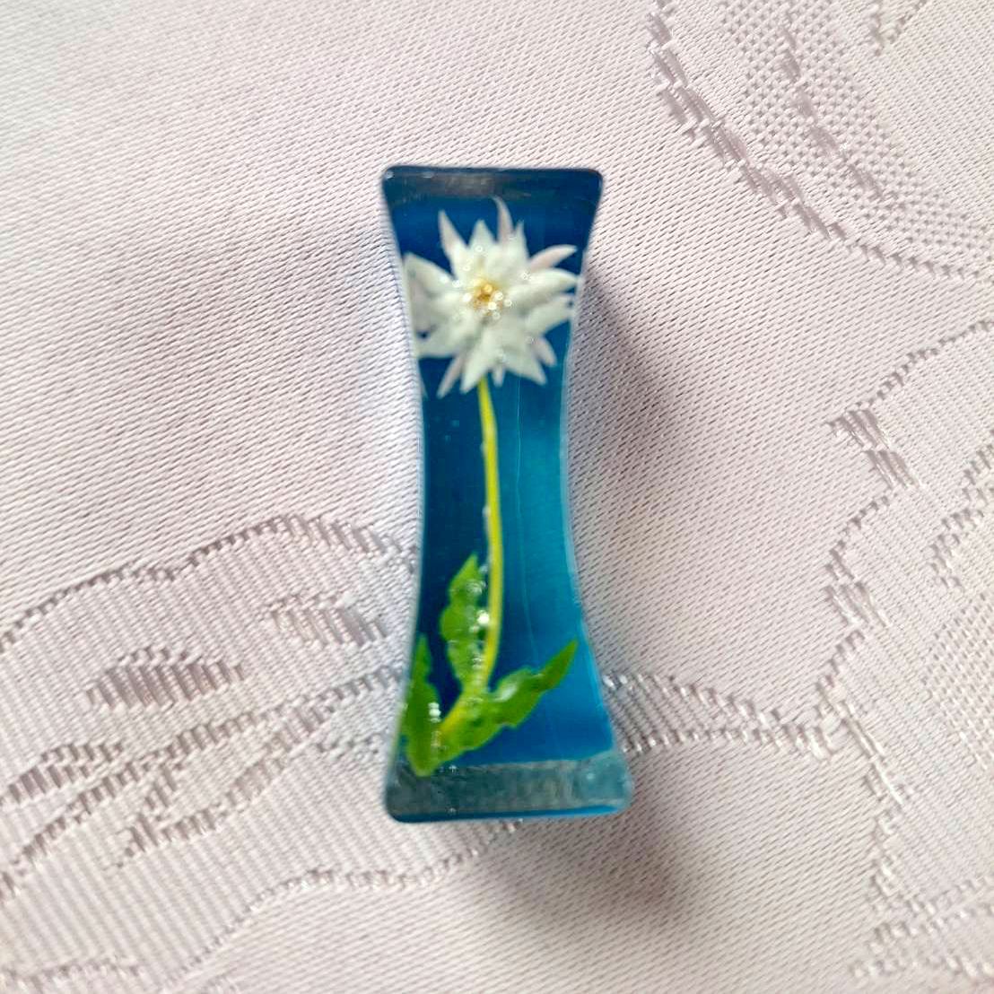 【青い海と白い花✨】夏の食卓を彩る🌊レジン箸置き ｜ キラキラ宝石みたい💎